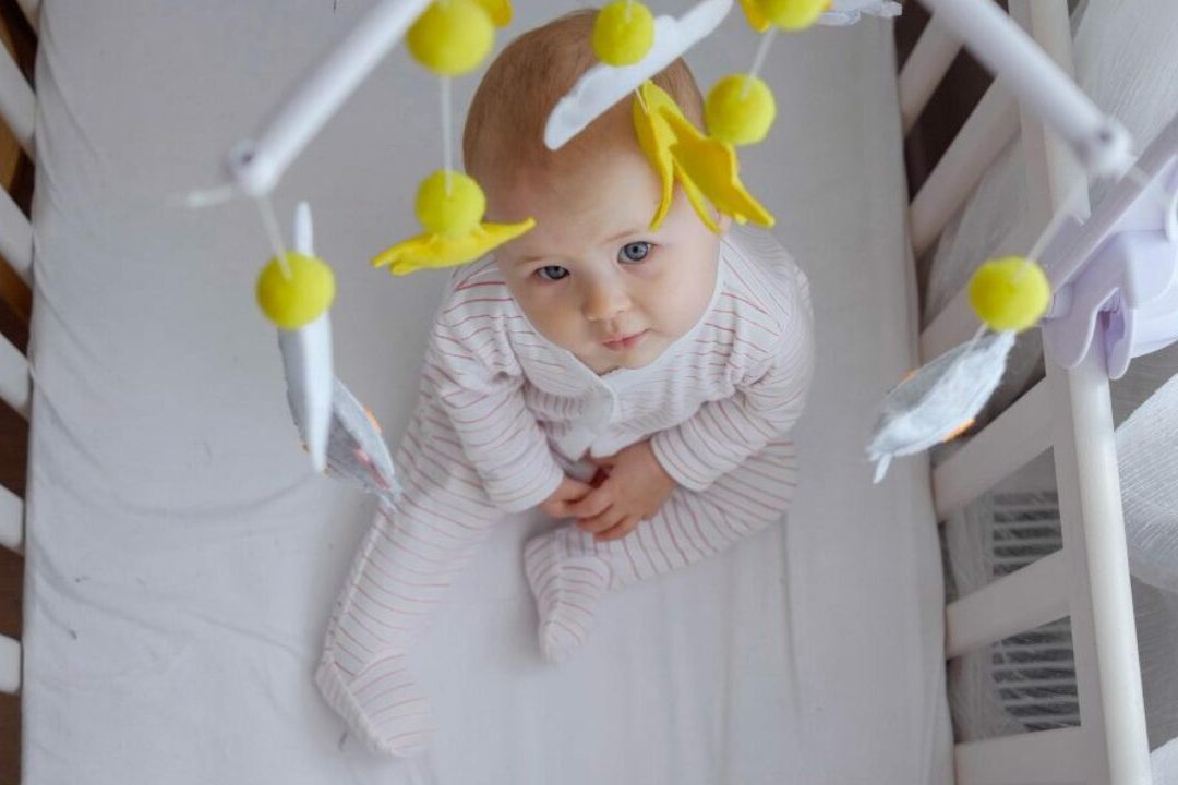 Móviles para cuna de bebés: beneficios y opciones seguras 1 moviles para cuna de bebes beneficios y opciones seguras